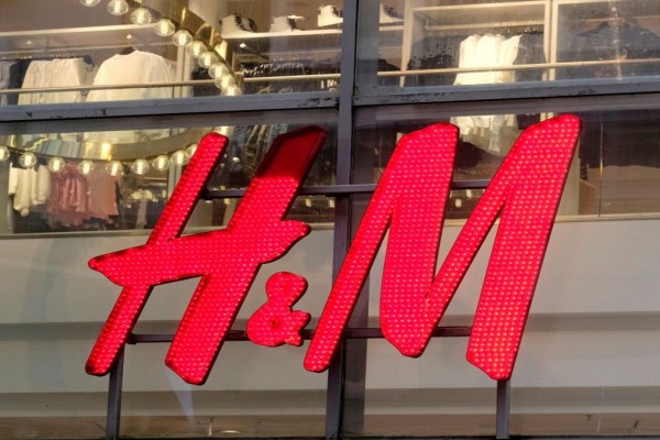 To φουσκωτό μπουφάν από το H&M που θα συνοδεύσει τις χειμερινές σου αποδράσεις