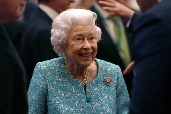 Σε κατάσταση αμόκ η Βασίλισσα Ελισάβετ: Πολύ δύσκολες στιγμές