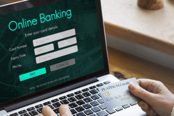 Τεράστια προσοχή: Τα πιο συχνά κόλπα στις κλοπές καταθέσεων μέσω e-banking (video)