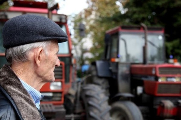 Σοκ για τους αγρότες: Ο ΕΦΚΑ δεν τους δίνει ολόκληρη την εθνική σύνταξη - Τριψήφιο το ποσό που χάνουν τον μήνα
