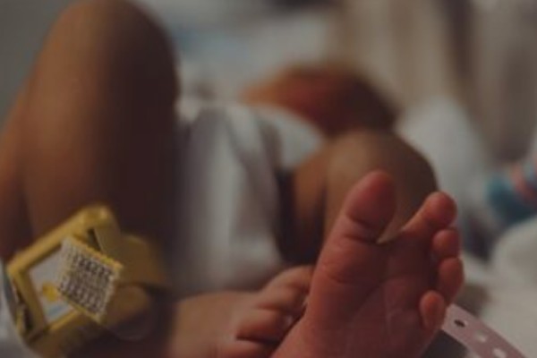 Ανείπωτη τραγωδία στη Θεσσαλονίκη: Πέθανε το νεογέννητο βρέφος 36χρονης διασωληνωμένης με κορωνοϊό