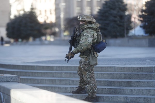 Πόλεμος στην Ουκρανία: «Πλήρης αμνηστία και 5 εκατ. ρούβλια σε όποιον Ρώσο στρατιώτη παραδοθεί!»
