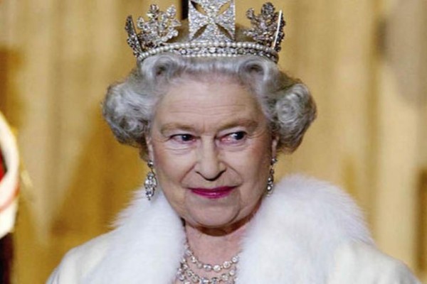 Κι' όμως, η βασίλισσα Ελισάβετ κυκλοφορεί τη δική της κέτσαπ! Τα υλικά προέρχονται από...