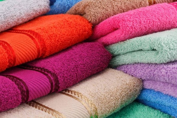 Το μοναδικό υλικό για να μην ξεβάφουν ποτέ οι χρωματιστές πετσέτες