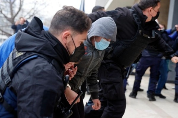 Δολοφονία Άλκη στη Θεσσαλονίκη - «Καρφώνει» τον 21χρονο ο 23χρονος: «Έκανα μαλ@@ία – Ξέχασα εκεί το δρεπάνι» (video)