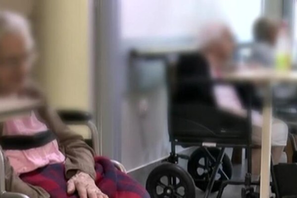 Φιλοξενούσαν τους ηλικιωμένους σε νεκροθάλαμο! Φρικτή μαρτυρία για το γηροκομείο «κολαστήριο» στα Χανιά (Video)