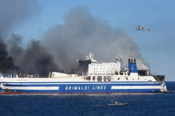 Euroferry Olympia: Τεράστια «μάχη» της ΕΜΑΚ για τους 12 αγνοούμενους - Καρέ καρέ ο εφιάλτης στο φλεγόμενο πλοίο