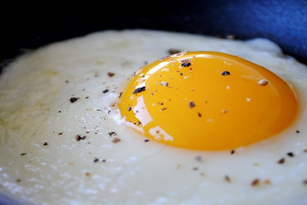 Πως θα πετύχετε τον τέλειο κρόκο στα τηγανητά αυγά
