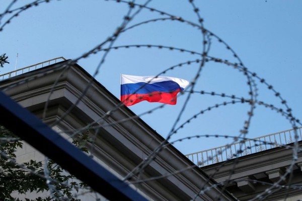 Με το δάχτυλο στη σκανδάλη: Η Ρωσία εκκενώνει την πρεσβεία της στην Ουκρανία! (video)