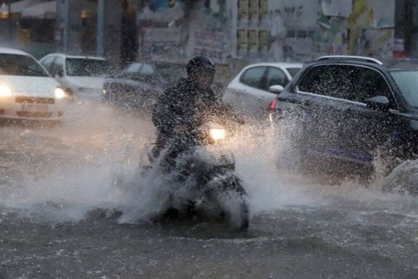 Ισχυρή κακοκαιρία στην Αττική: Καταιγίδα στην Αττική