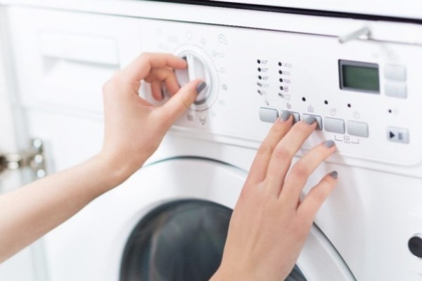 7 λάθη που πιθανότατα κάνεις όταν βάζεις πλυντήριο