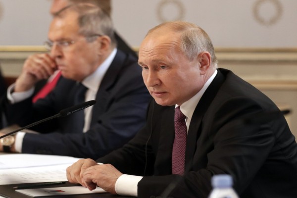 Απόφαση - κόλαφος της ΕΕ για Πούτιν και Λαβρόφ: Σχεδιάζει να «παγώσει» τα περιουσιακά στοιχεία τους (video)