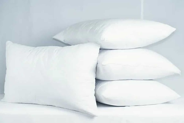 Το σπιτικό μείγμα που θα κάνει τα μαξιλάρια σας καινούργια