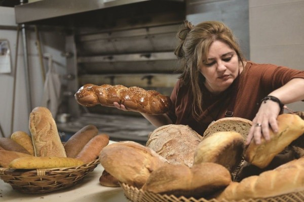 Νέες αυξήσεις προσεχώς σε ψωμί, ζυμαρικά - Παραμένει πάνω από 2 ευρώ η βενζίνη: Πότε αναμένεται αποκλιμάκωση (video)