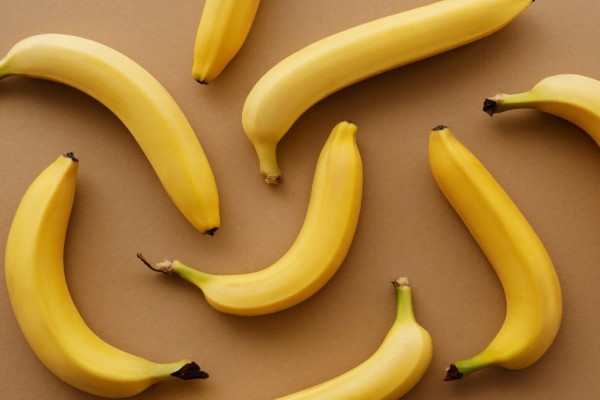 Το κάναμε λάθος: Έτσι ανοίγουν σωστά οι μπανάνες
