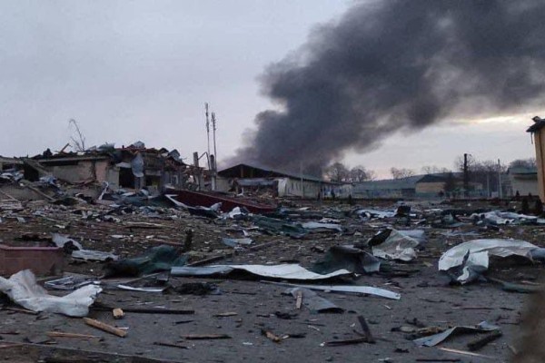 Πόλεμος στην Ουκρανία: Το απόλυτο σοκ με 30 ρουκέτες και 20 νεκρούς από το ρωσικό πλήγμα σε στρατιωτική βάση στο Λβιβ (video)