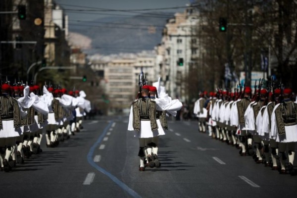 Μέτρα - 25η Μαρτίου: Τι θα ισχύσει για την παρέλαση - Ισχυρή σύσταση για μάσκα και αποστάσεις