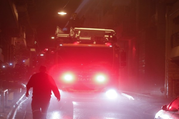 Συναγερμός στην Πυροσβεστική: Μεγάλη πυρκαγιά σε διαμέρισμα στον Νέο Κόσμο
