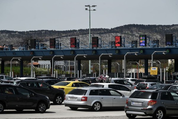 Έξοδος Πρωτομαγιάς: Άρχισε η μεγάλη απόβαση - Αυξημένη κίνηση στο λιμάνι του Πειραιά