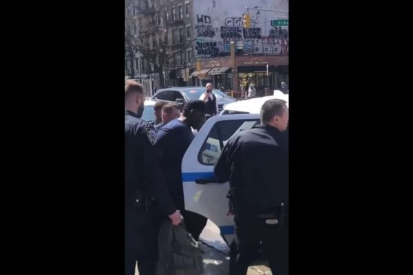 Πυροβολισμοί σε μετρό στη Νέα Υόρκη: Η στιγμή της σύλληψης του βασικού υπόπτου (video)