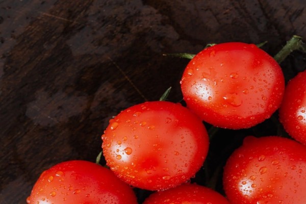Δεν θα αγοράσετε ξανά ντομάτες: Έτσι θα τις καλλιεργήσετε μόνοι σας στο σπίτι