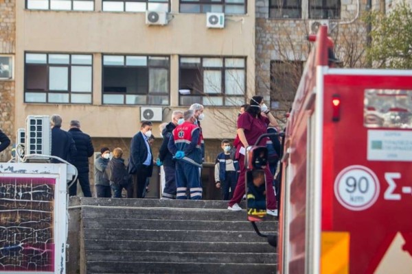 Φωτιά στο νοσοκομείο «Παπανικολάου» - Συγκλονιστικές μαρτυρίες: «Εξαϋλώθηκε ο ασθενής, σαν να έσκασε βόμβα» (video)