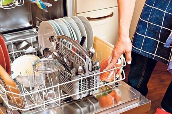 Το απόλυτο μυστικό: Έτσι θα καθαρίσετε το εσωτερικό του πλυντηρίου πιάτων