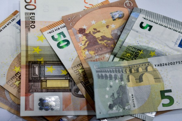 «Έσκασε» νέο επίδομα: Ποιοί δικαιούνται τα 300 ευρώ και ο τρόπος με τον οποίο θα πληρωθεί
