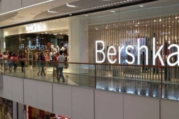 Bershka: Έχει γίνει ανάρπαστο το παντελόνι με σκισίματα - Ιδανικό για όλες τις περιστάσεις