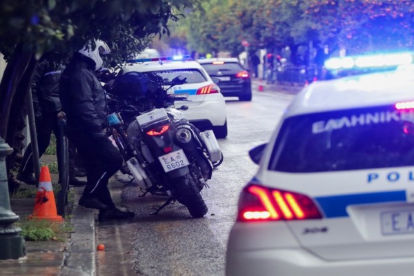 Άγριο έγκλημα στο κέντρο της Αθήνας: Έσφαξε τον πατέρα του στον ύπνο του (video)