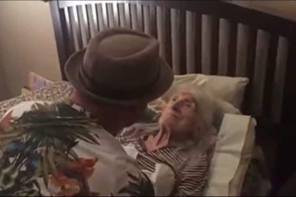 Έβαλαν τον 74χρονο παππού τους μέσα στον καταψύκτη - Μετά από 20 ώρες... (Video)