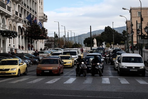 «Κόλαση» στους δρόμους της Αθήνας: Σταματημένα τα αυτοκίνητα σε Κηφισό και Κηφισίας - Που αλλού υπάρχει μποτιλιάρισμα