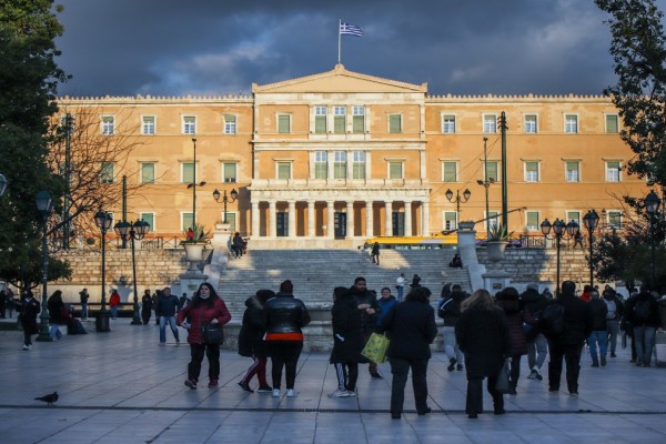 Κορωνοϊός: Νέα μέτρα από Σεπτέμβρη; Τα δύο σενάρια που εξετάζονται (Video)