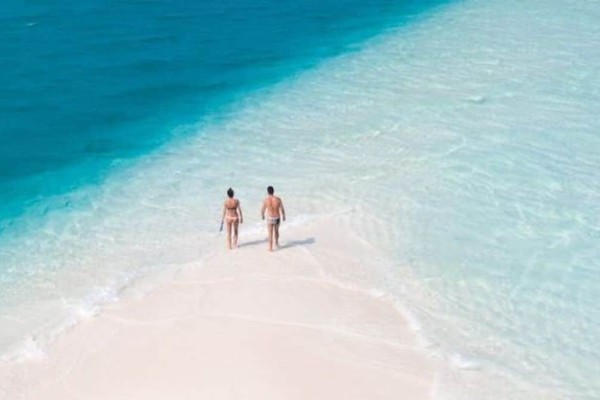 Γκαντεμιά: Η πανέμορφη παραλία σε ελληνικό νησί που όποιο ζευγάρι φωτογραφίζεται σ’ αυτήν χωρίζει!