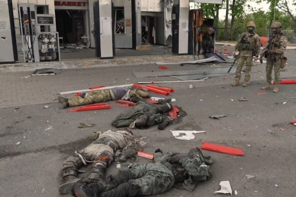 Σοκαριστικό βίντεο από το Χάκοβο: Σχημάτισαν το 'Ζ' με πτώματα Ρώσων στρατιωτών!