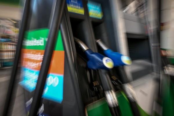 Βενζίνη: Προ των πυλών νέα μέτρα για την ακρίβεια στα καύσιμα - Πόσο αυξήθηκαν οι τιμές στα σούπερ μάρκετ (video)