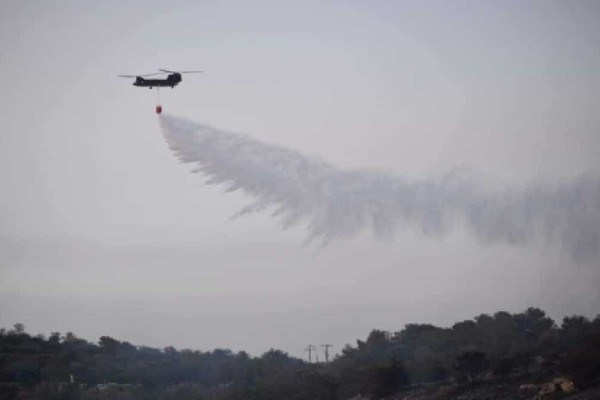 Φωτιά στη Σκόπελο - Επιχειρούν επίγειες και εναέριες δυνάμεις