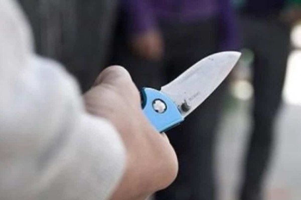 Θεσσαλονίκη: Σοκάρει η 31χρονη - «Ο σύζυγός μου έπεσε πάνω στο μαχαίρι» (Video)