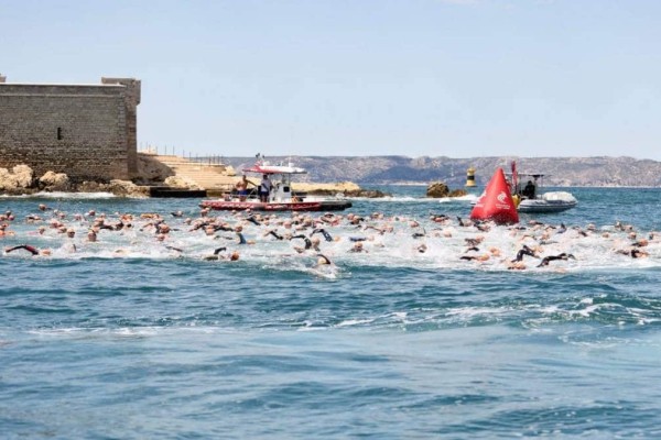 Φρίκη στην Μασσαλία: Επίθεση μεδουσών σε 80 κολυμβητές σε αγώνα – Ακούγονταν κραυγές από τους αθλητές