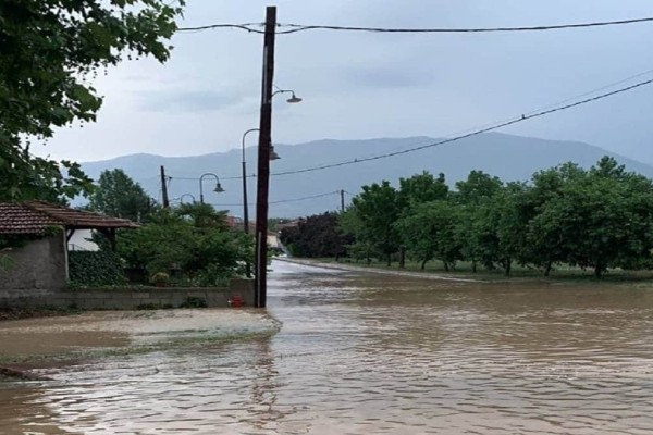 Καιρός - Κακοκαιρία Genesis: Πλημμύρισαν σπίτια και κόπηκαν δρόμοι στην Ορεστιάδα (Videos)