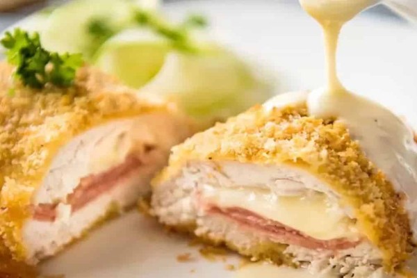 Κοτόπουλο Cordon Bleu: Το κοτόπυολο στην πιο γευστική εκδοχή του - Συνταγή που θα 