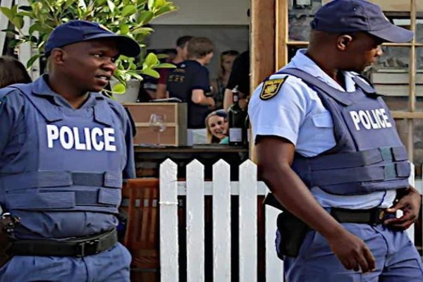 Μακελειό στη Νότια Αφρική - Τουλάχιστον 18 νεκροί σε δύο ξεχωριστές επιθέσεις με πυροβολισμούς σε μπαρ