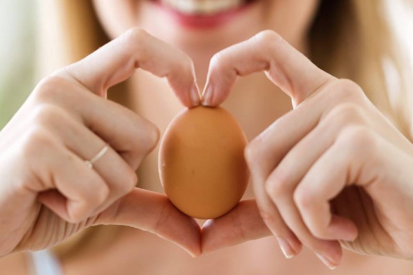 Θα μείνετε άφωνοι: Όσα θα συμβούν στο σώμα σας αν τρώτε κάθε μέρα αυγά (video)