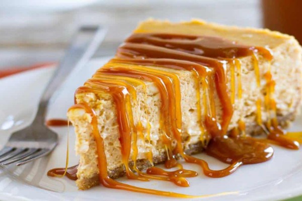 Αμαρτωλό cheesecake με μέλι και λευκή σοκολάτα - Το πιο εύκολο και νόστιμο γλυκό ψυγείου!