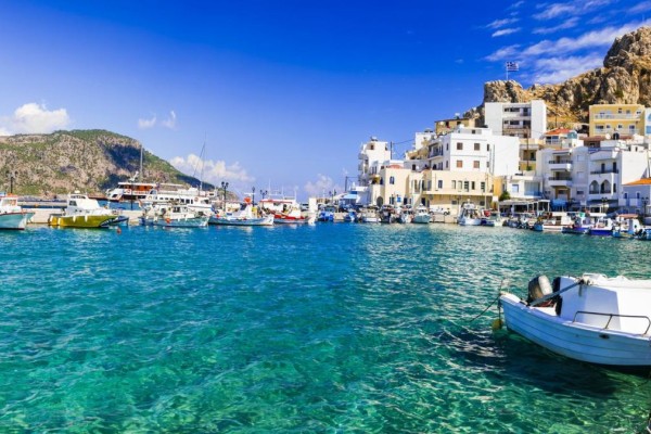 Χτυπάει την ακρίβεια: Το ελληνικό νησί που θα κάνεις διακοπές τον Αύγουστο με λιγότερα από 50 ευρώ!