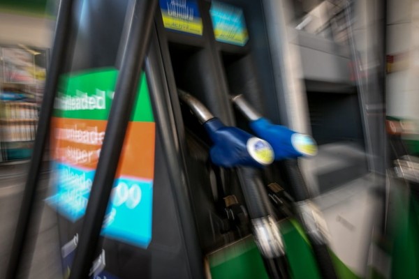 Επίδομα βενζίνης: Πότε «ανοίγει» το Fuel Pass 2 - Ποιοι θα πάρουν 60-80 και ποιοι 100 ευρώ (video)