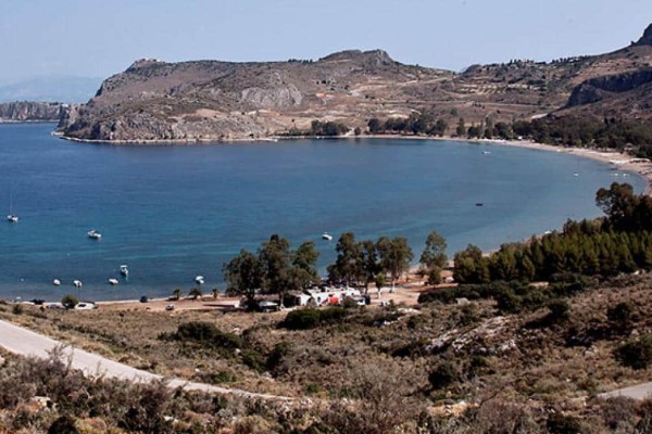 Μόλις 2 ώρες από την Αττική: Η εξωτική παραλία που λατρεύουν οι ντόπιοι του Ναυπλίου και αξίζει την... εξόρμηση