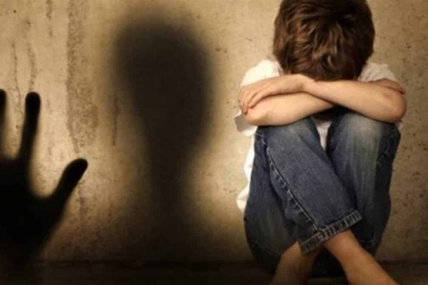 Κοινωνία σε παρατεταμένη σήψη: 15χρονος έπεσε θύμα ληστείας σε στάση λεωφορείου στη Βάρκιζα - Δράστες δύο μικρότερα ανήλικα παιδιά