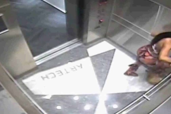 Μπήκε στο ασανσέρ χωρίς να έχει δει την κρυφή κάμερα - Μετά από αυτό που έκανε την κυνηγά η Αστυνομία!