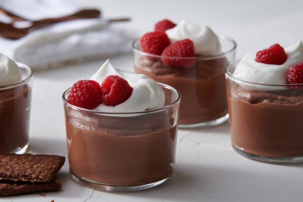 Σοκολατένια ηδονή: Η τέλεια συνταγή μους σοκολάτας για vegan - Θέλει μόνο 4 υλικά και γίνεται στη στιγμή!